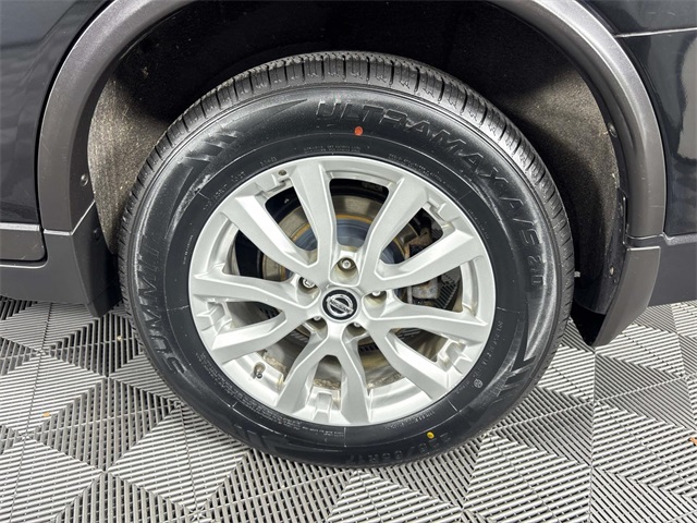2019 Nissan Rogue SV photo 27
