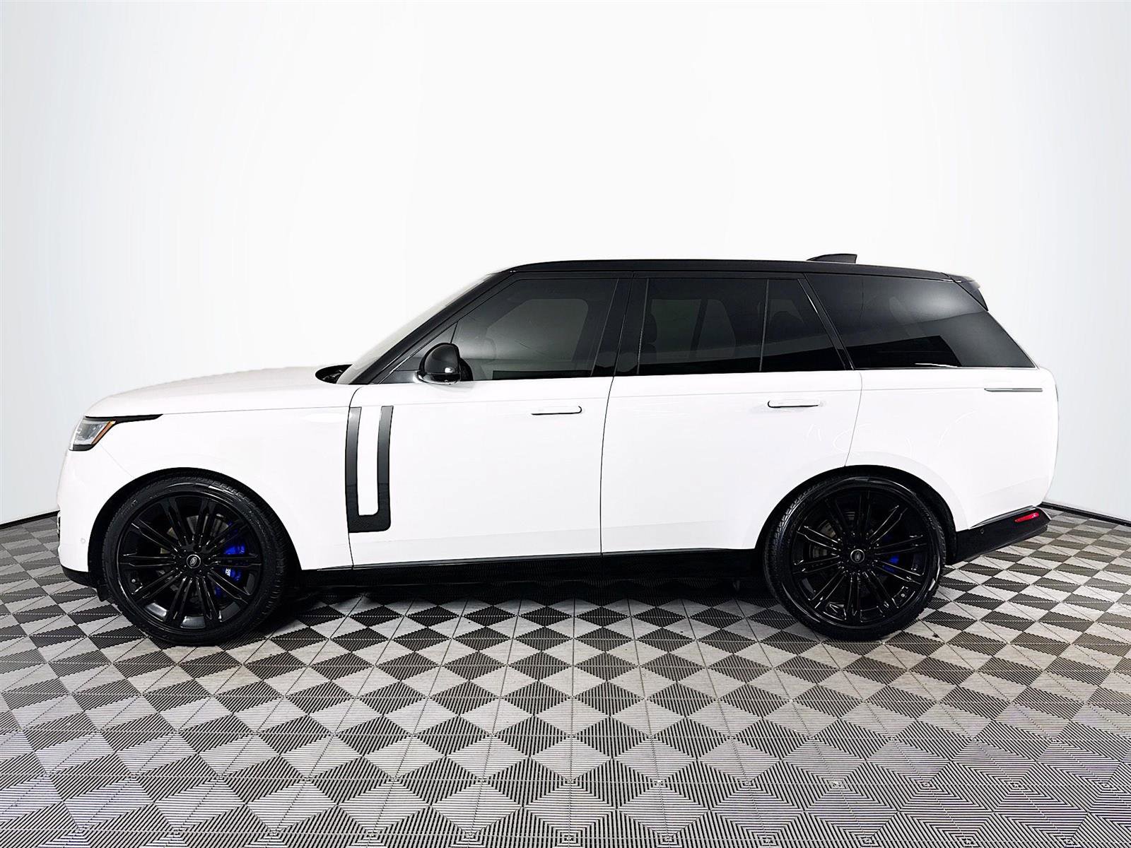 2023 Land Rover Range Rover SE photo 6