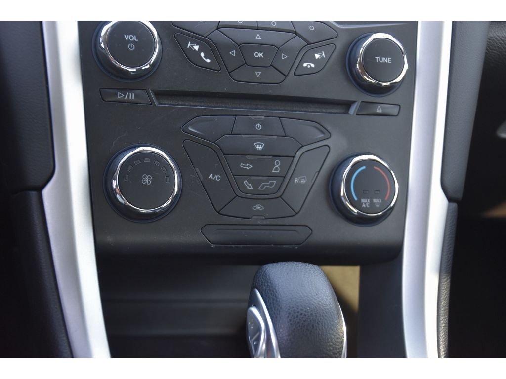 2016 Ford Fusion SE photo 25