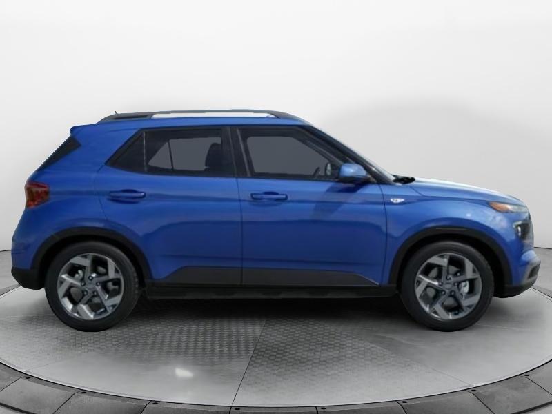 2025 Hyundai Venue SEL photo 6
