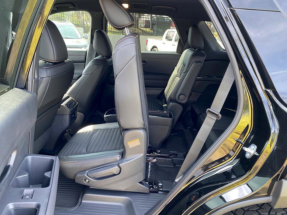 2025 Nissan Pathfinder Rock Creek photo 13