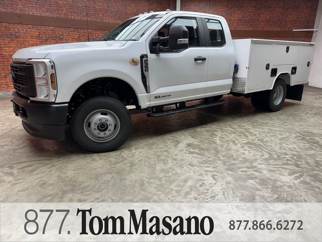 2025 Ford F-350 Super Duty Chassis Cab XL's photo