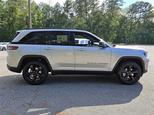 2025 Jeep Grand Cherokee Limited photo 12