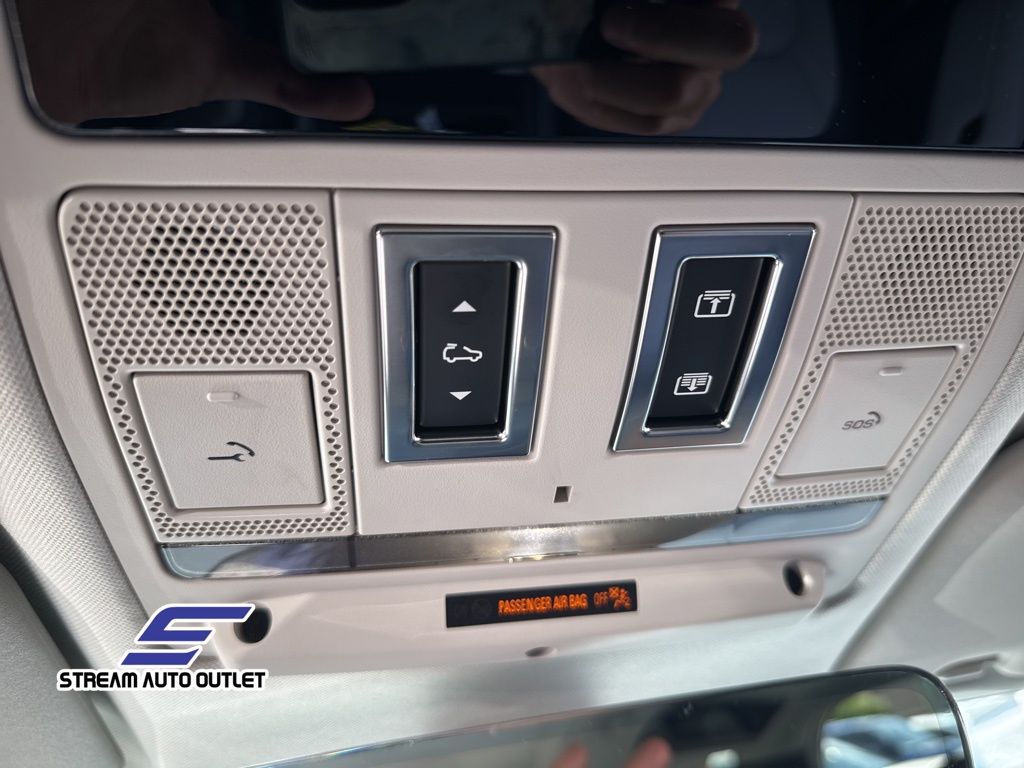 2024 Land Rover Defender 110 X-Dynamic SE photo 23