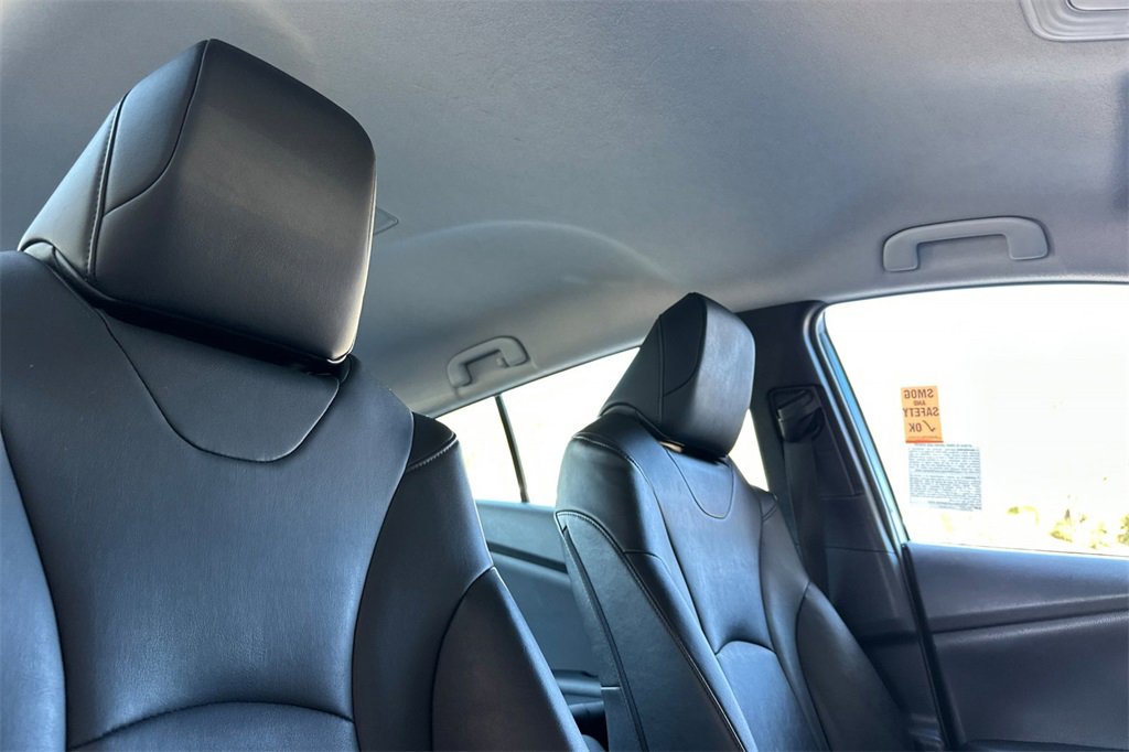 2017 Toyota Prius Prime Advanced photo 17