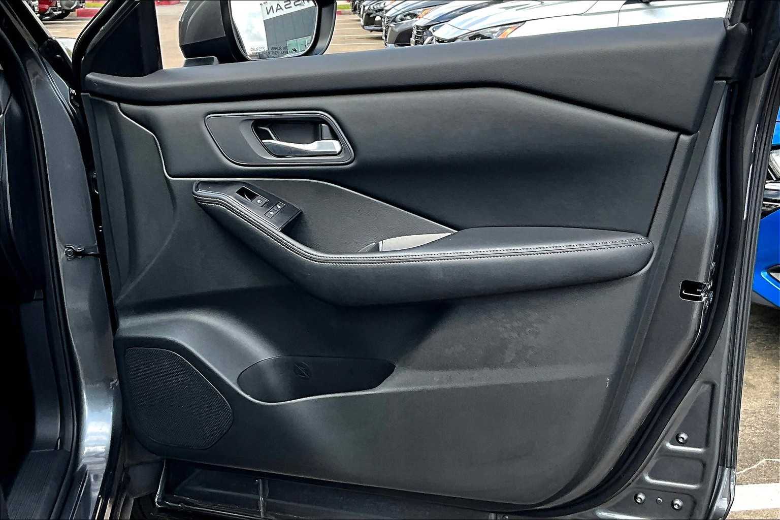 2024 Nissan Rogue SV photo 19