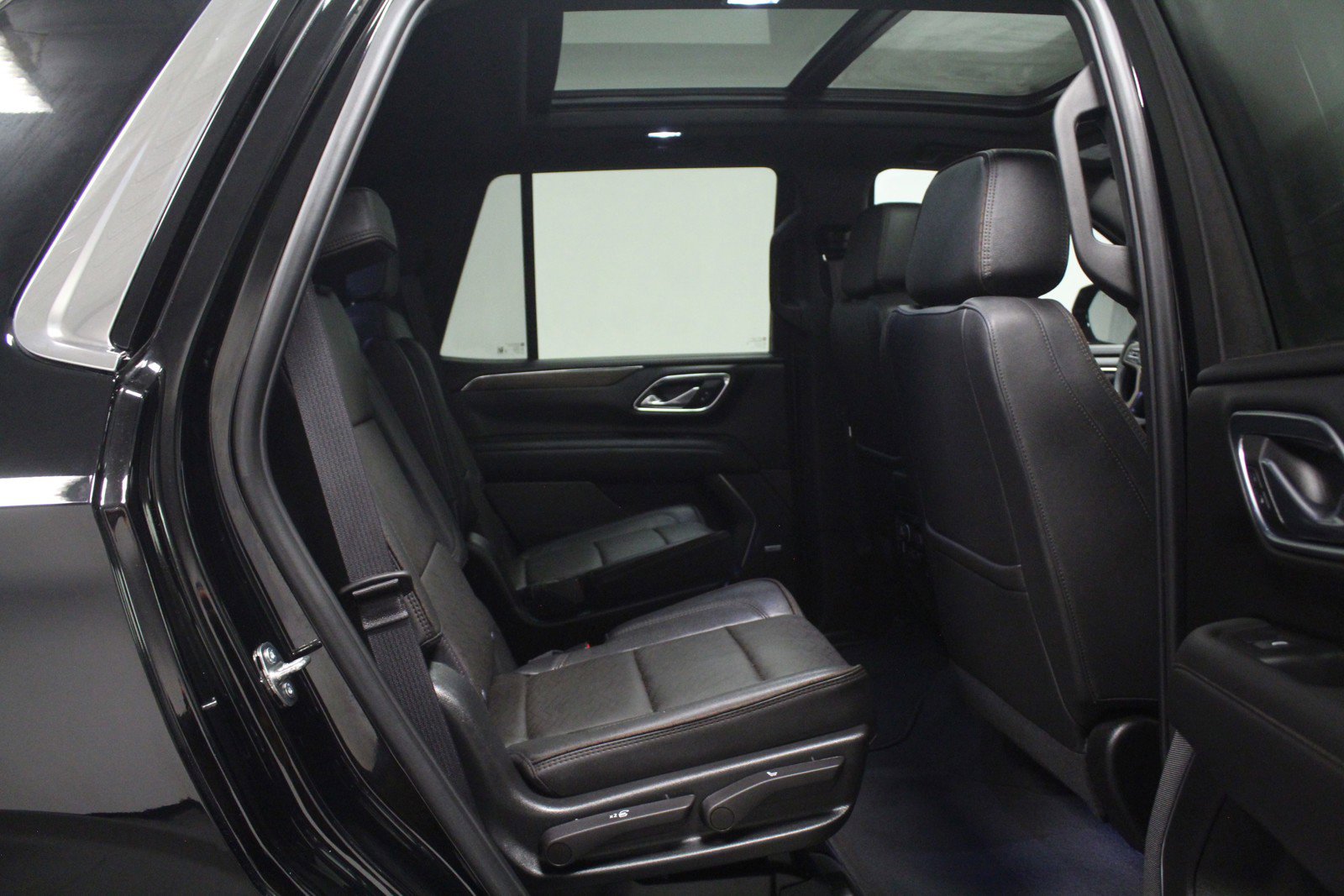 Used 2023 Black Chevrolet High Country image 16