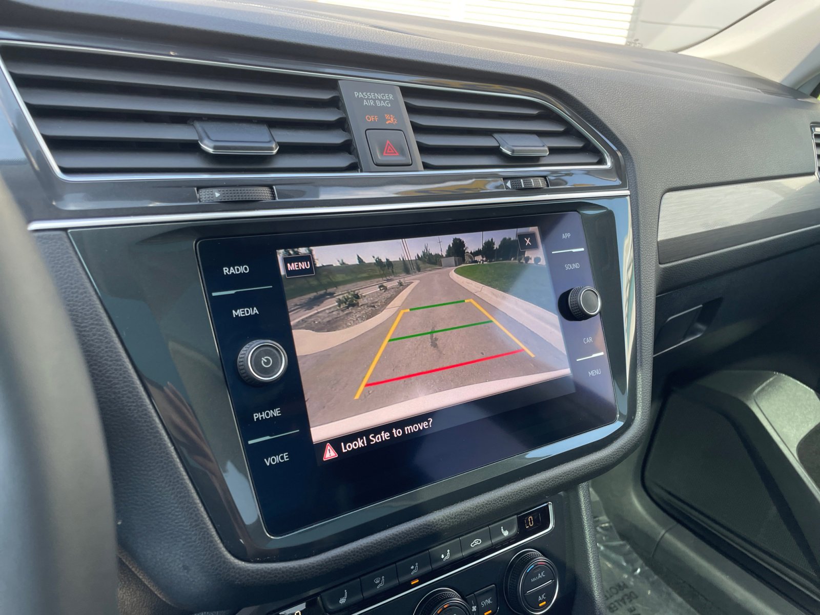2020 Volkswagen Tiguan SE photo 19