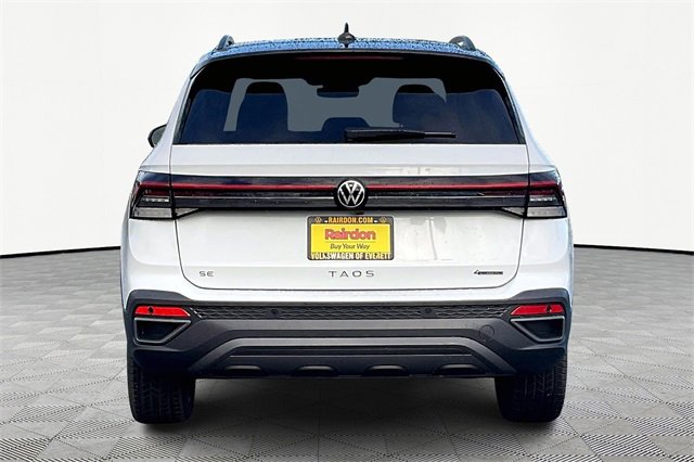 2025 Volkswagen Taos SE photo 4