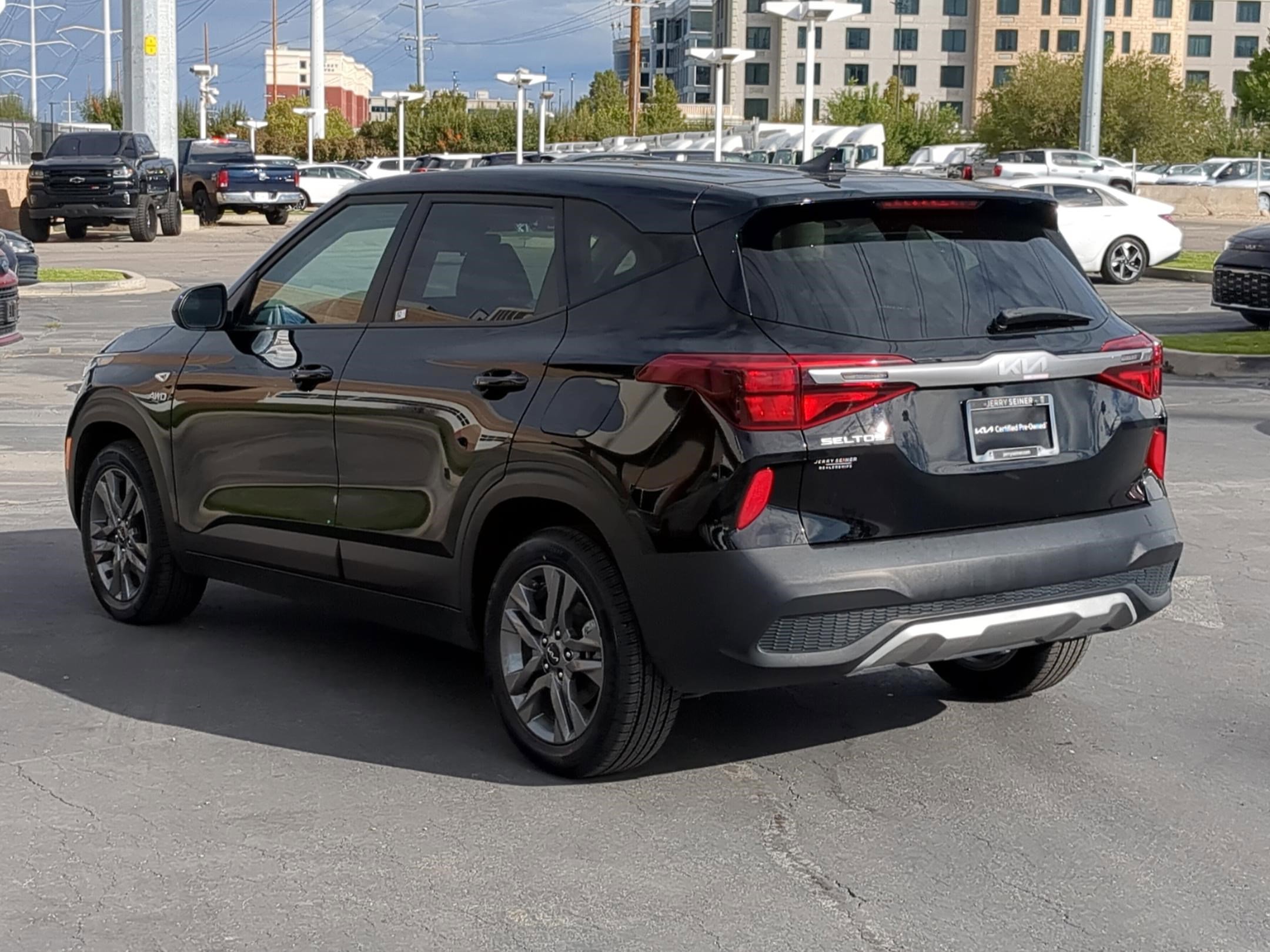 2023 Kia Seltos LX photo 3