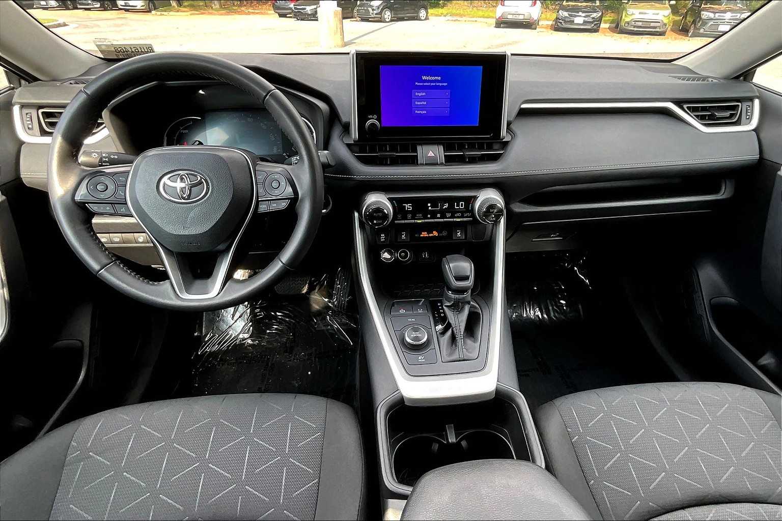 2024 Toyota RAV4 Hybrid XLE photo 13
