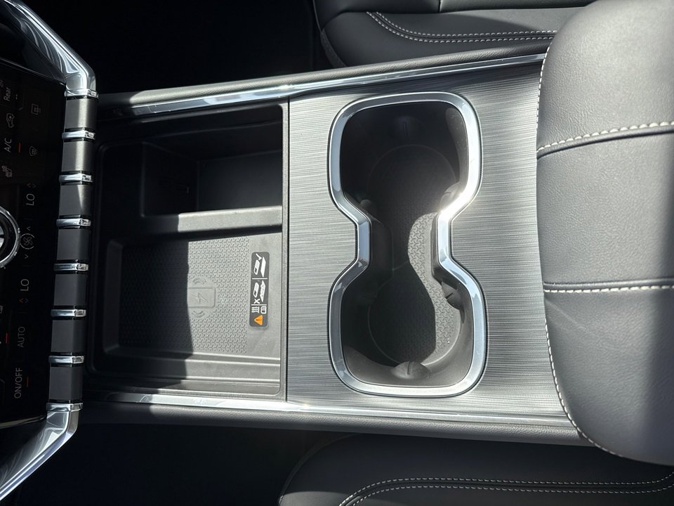 2025 GMC ACADIA - Image 26