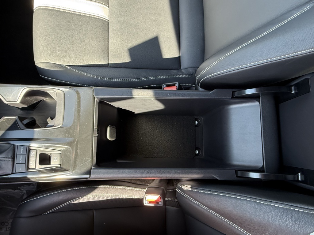 2025 Toyota Camry SE photo 11