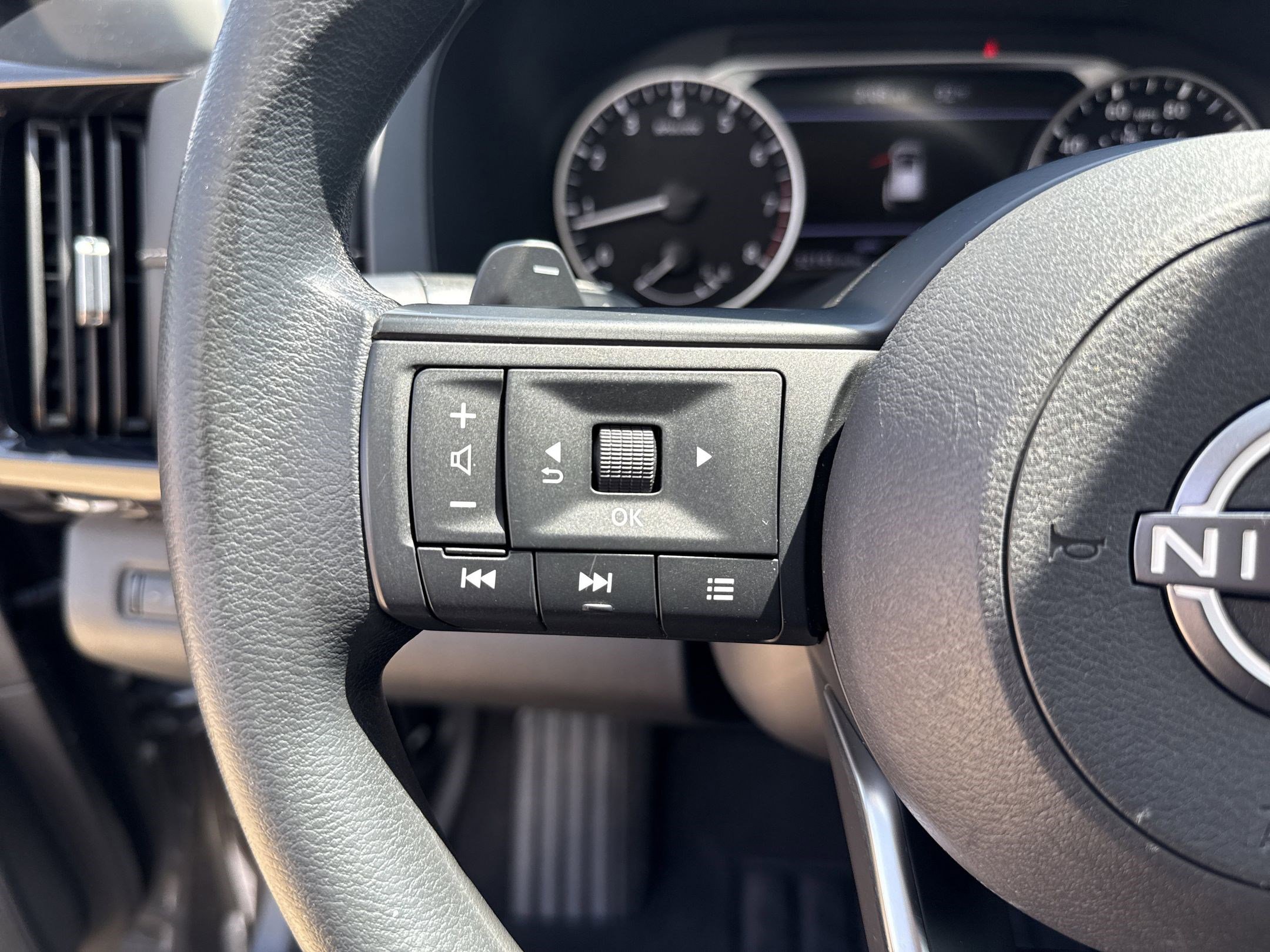 2023 Nissan Pathfinder S photo 16
