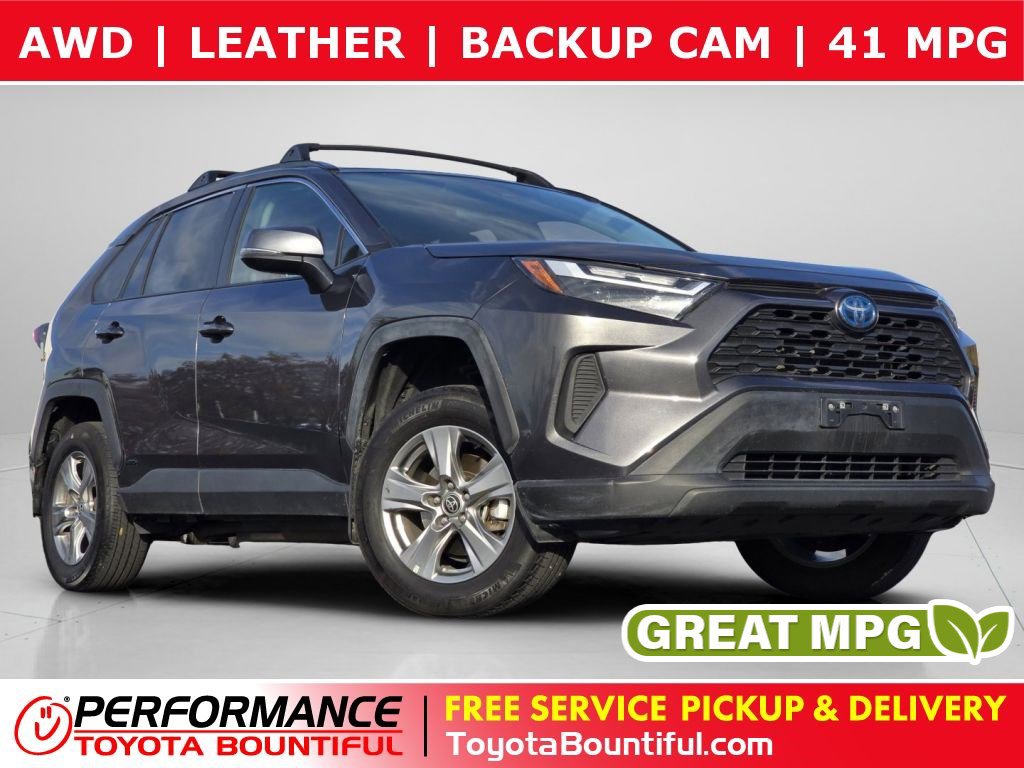 2024 Toyota RAV4 XLE's photo