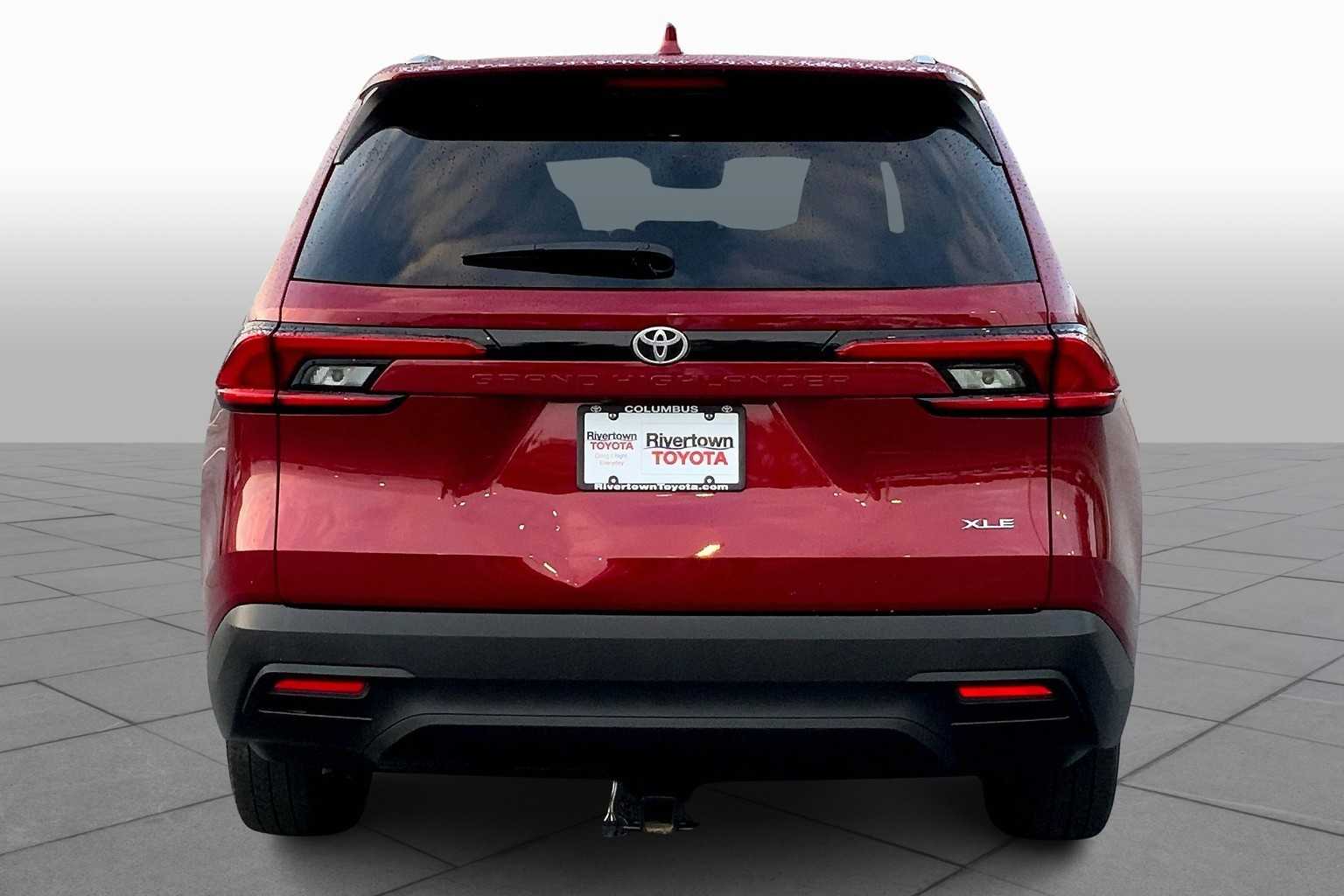 2024 Toyota Grand Highlander XLE photo 3