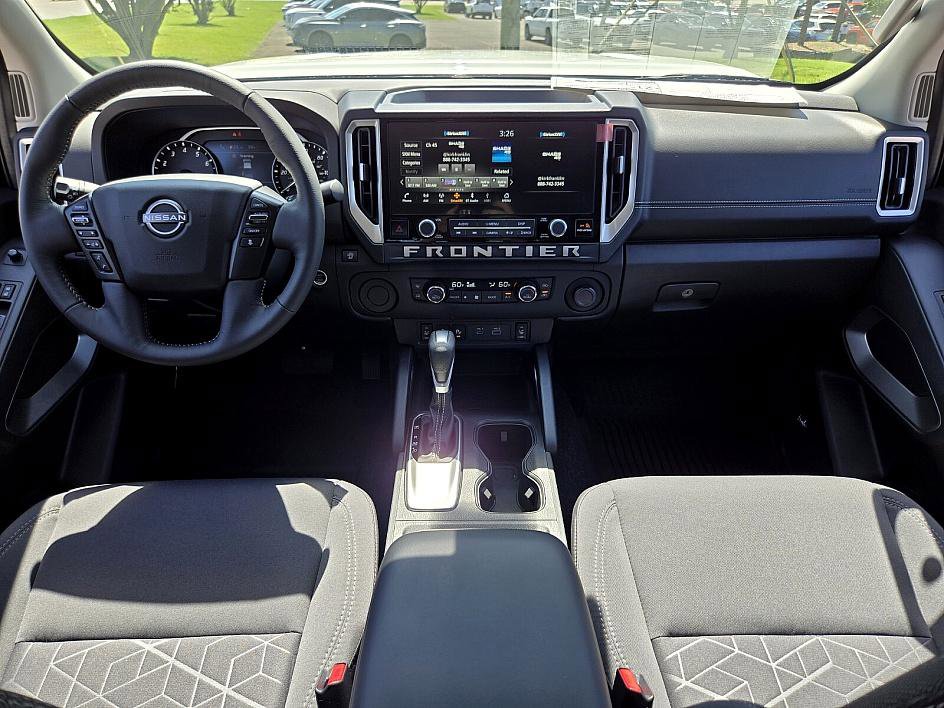 2025 Nissan Frontier Crew Cab SV photo 8