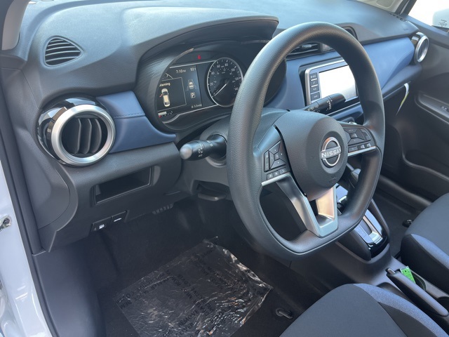 2025 Nissan Versa 1.6 SV photo 9
