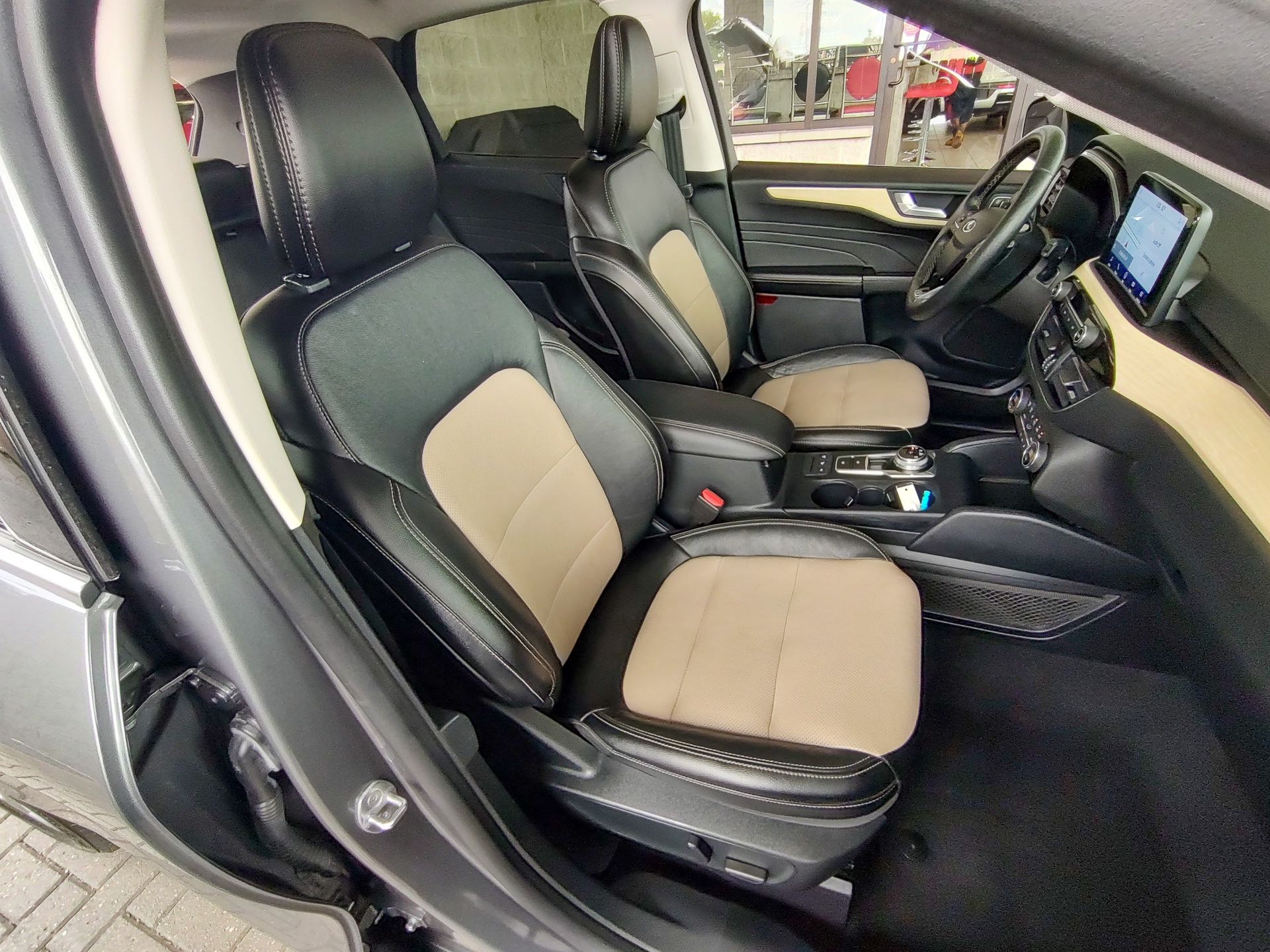 2021 Ford Escape Titanium Hybrid photo 15
