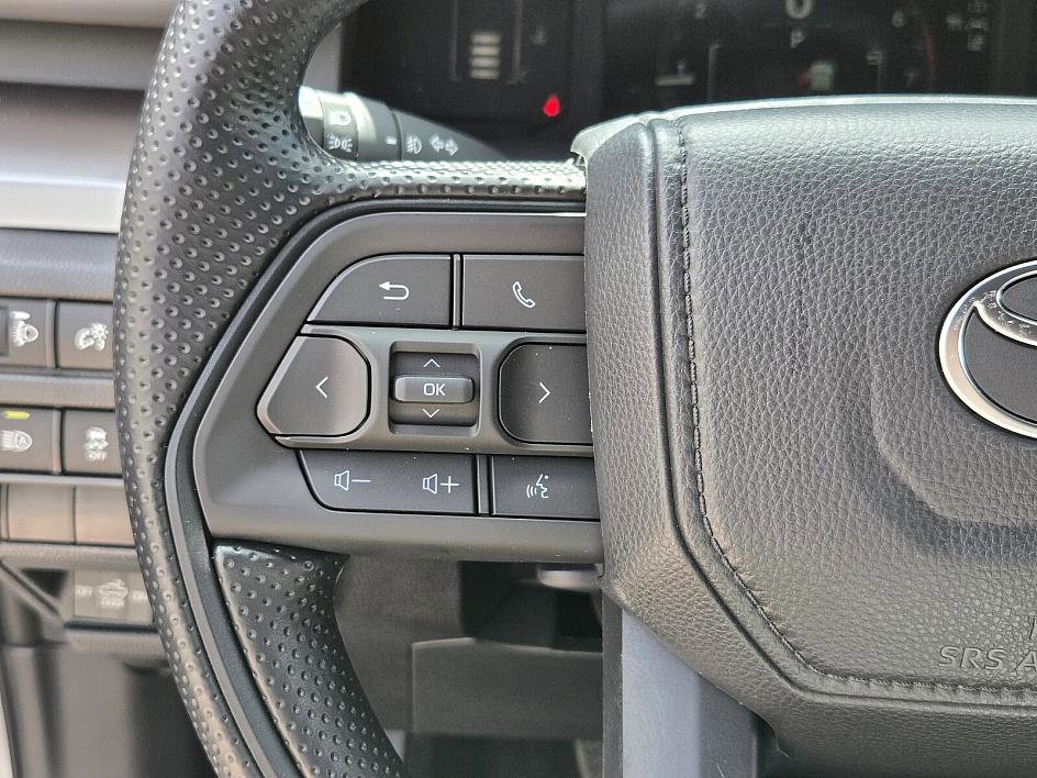 2025 Toyota Tacoma SR5 photo 26