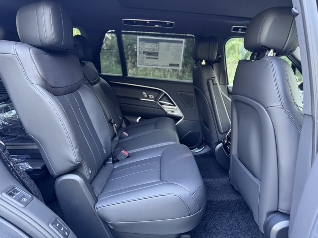 2025 Land Rover Range Rover SE photo 23
