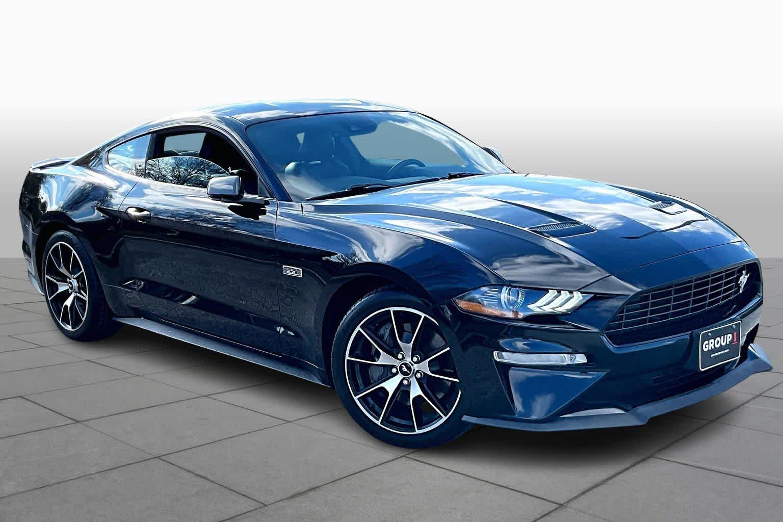 2020 Ford Mustang EcoBoost Premium photo 2