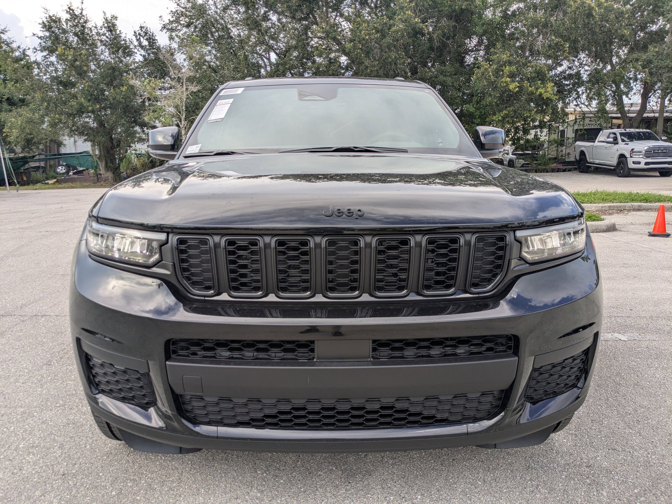 2025 Jeep Grand Cherokee Altitude photo 8