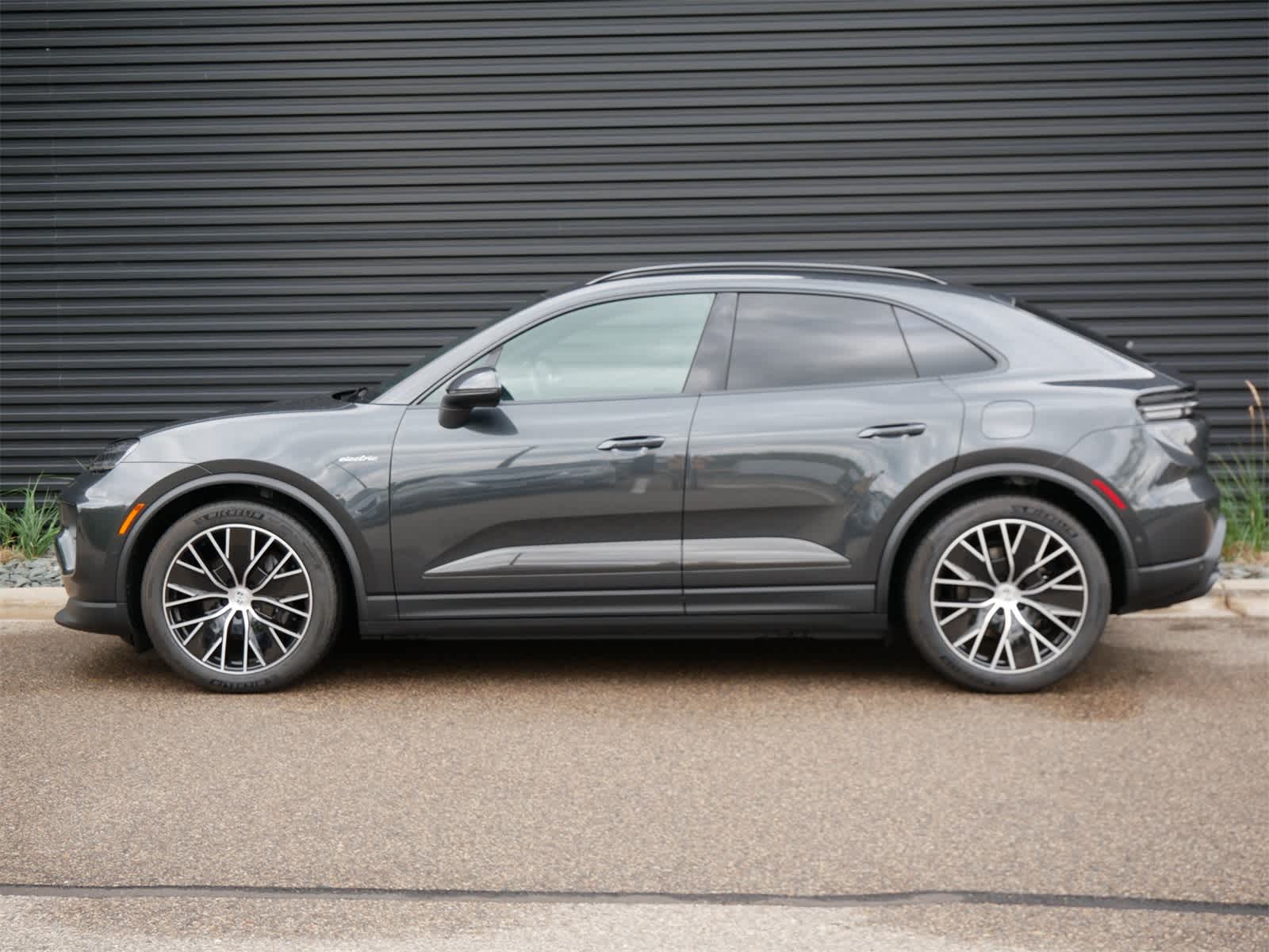 2024 Porsche Macan Electric 4 photo 2
