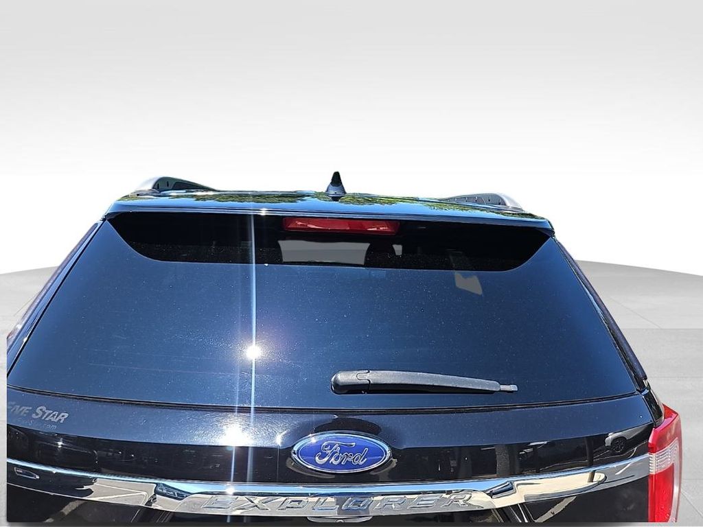 2016 Ford Explorer XLT photo 7