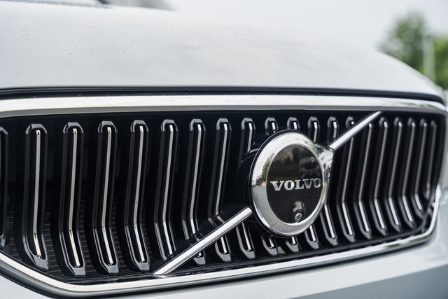 2024 Volvo XC40 Plus photo 8