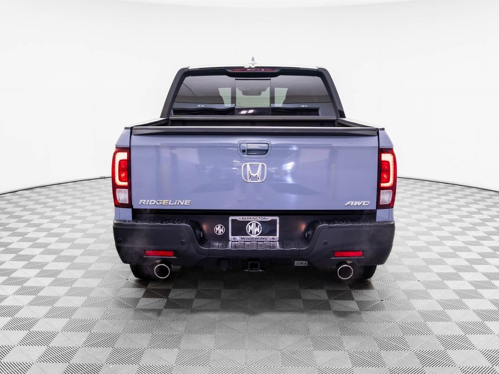 2022 Honda Ridgeline Black Edition photo 3