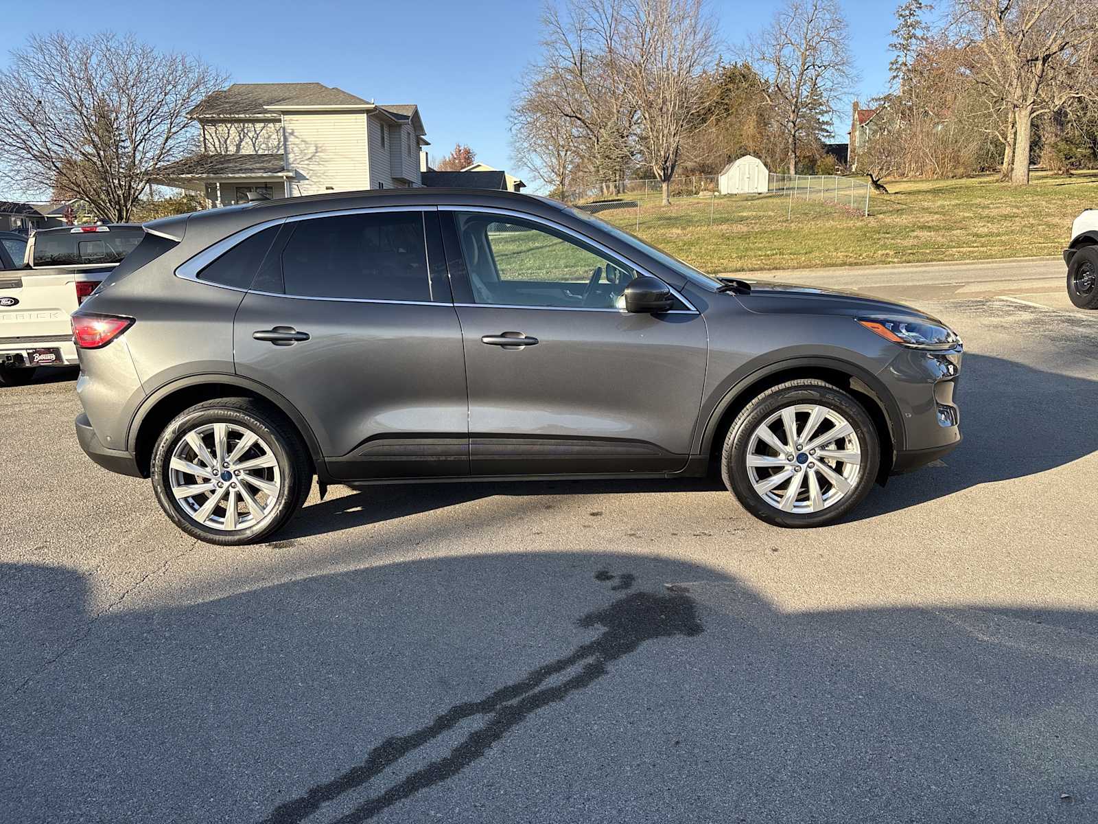 2022 Ford Escape Titanium photo 3