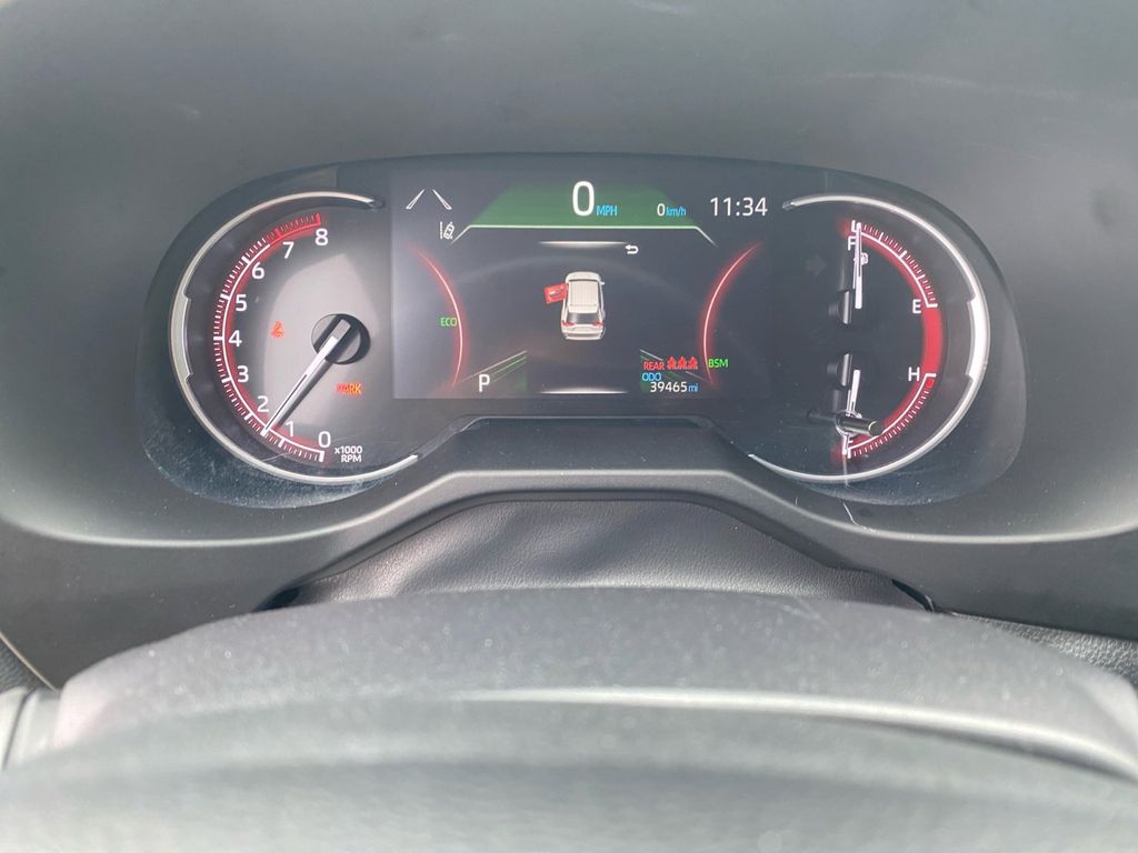 2024 Toyota RAV4 XLE photo 17
