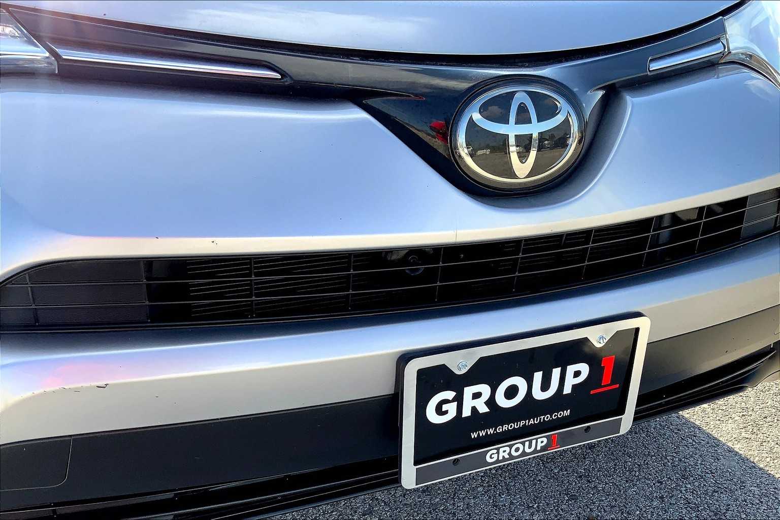 2018 Toyota RAV4 LE photo 28