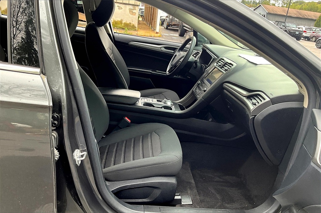 2020 Ford Fusion SE photo 14