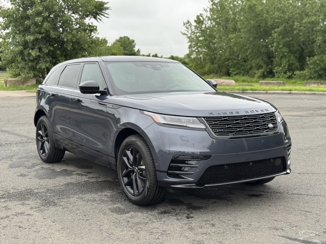 2026 Land Rover Range Rover Velar SE photo 4