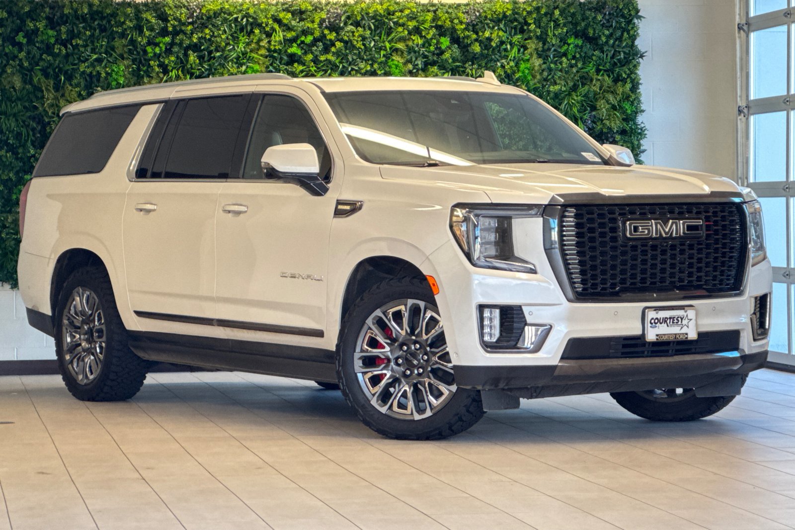 2023 GMC Yukon XL Denali Ultimate's photo