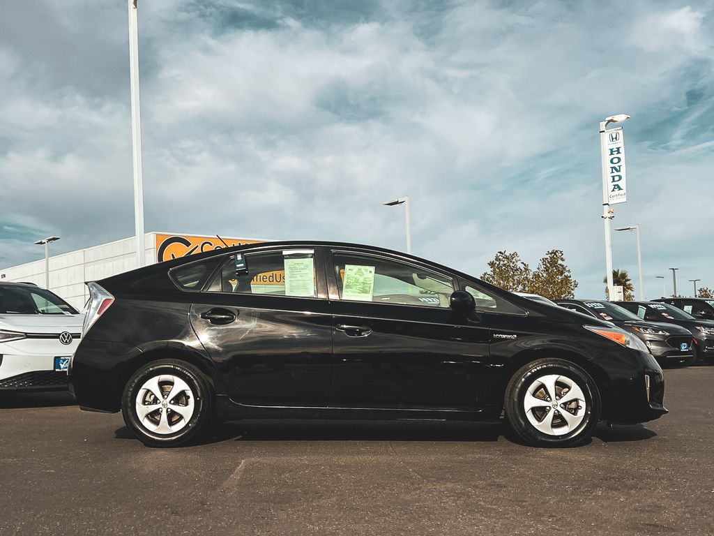 2013 Toyota Prius photo 3