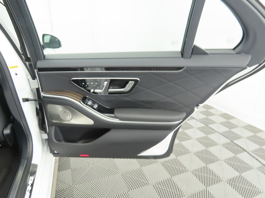 2026 Mercedes Benz S 63 e photo 25