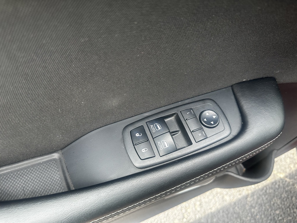 2021 Dodge Challenger SXT photo 4