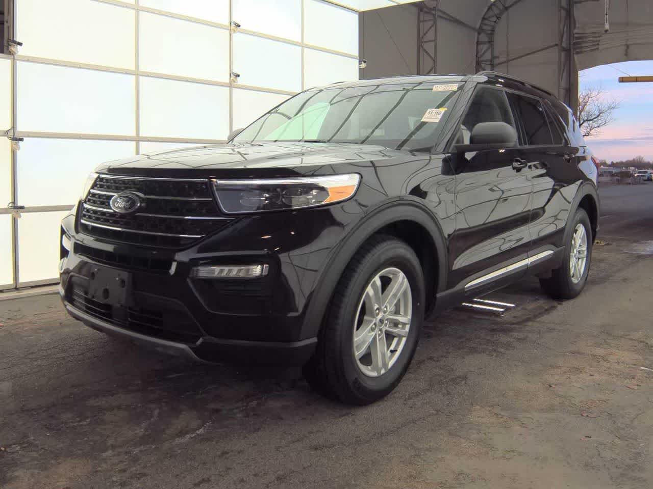 2023 Ford Explorer XLT's photo