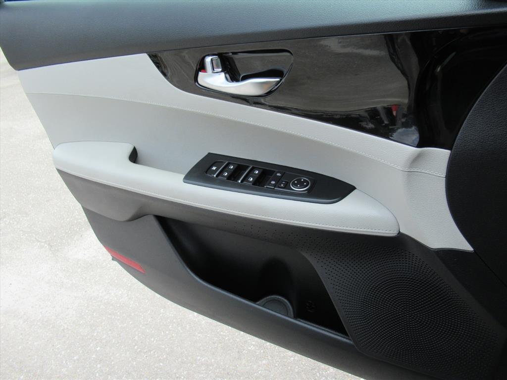 2020 Kia Forte EX photo 25