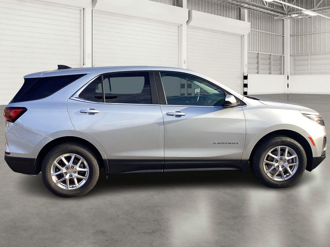 2022 Chevrolet Equinox LT photo 3