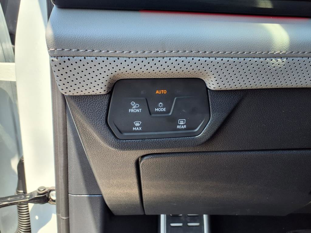 2024 Volkswagen Atlas Peak Edition SE Technology photo 6