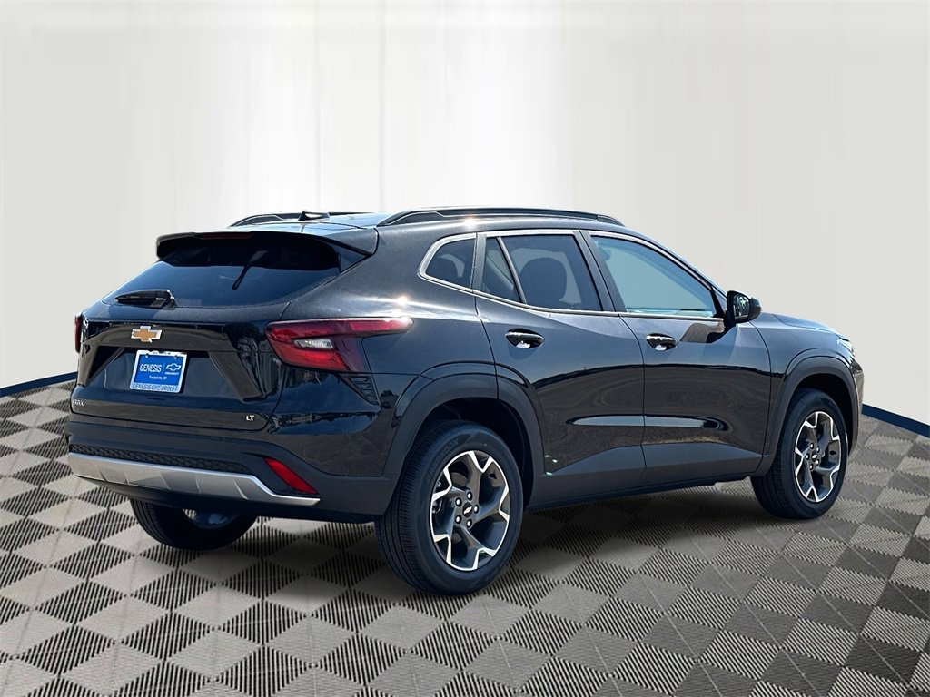 2025 Chevrolet Trax LT photo 5