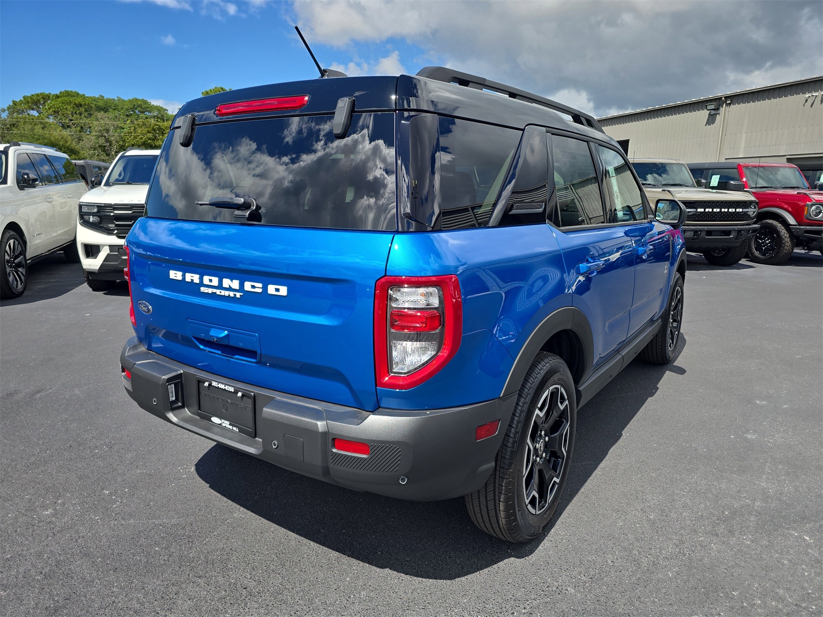 2025 Ford Bronco Sport Outer Banks photo 3