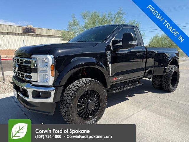 2025 Ford F-450 Super Duty XLT's photo