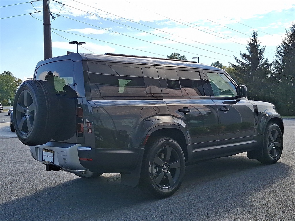 2025 Land Rover Defender 130 S photo 3