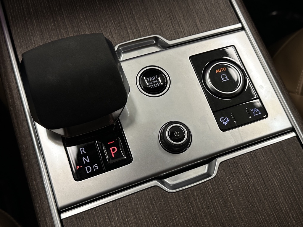 2023 Land Rover Range Rover SE photo 28