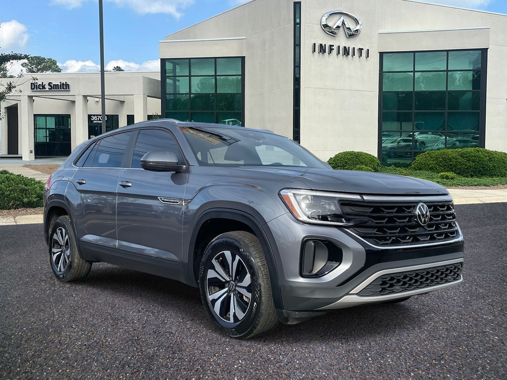 2024 Volkswagen Atlas Cross Sport SE's photo